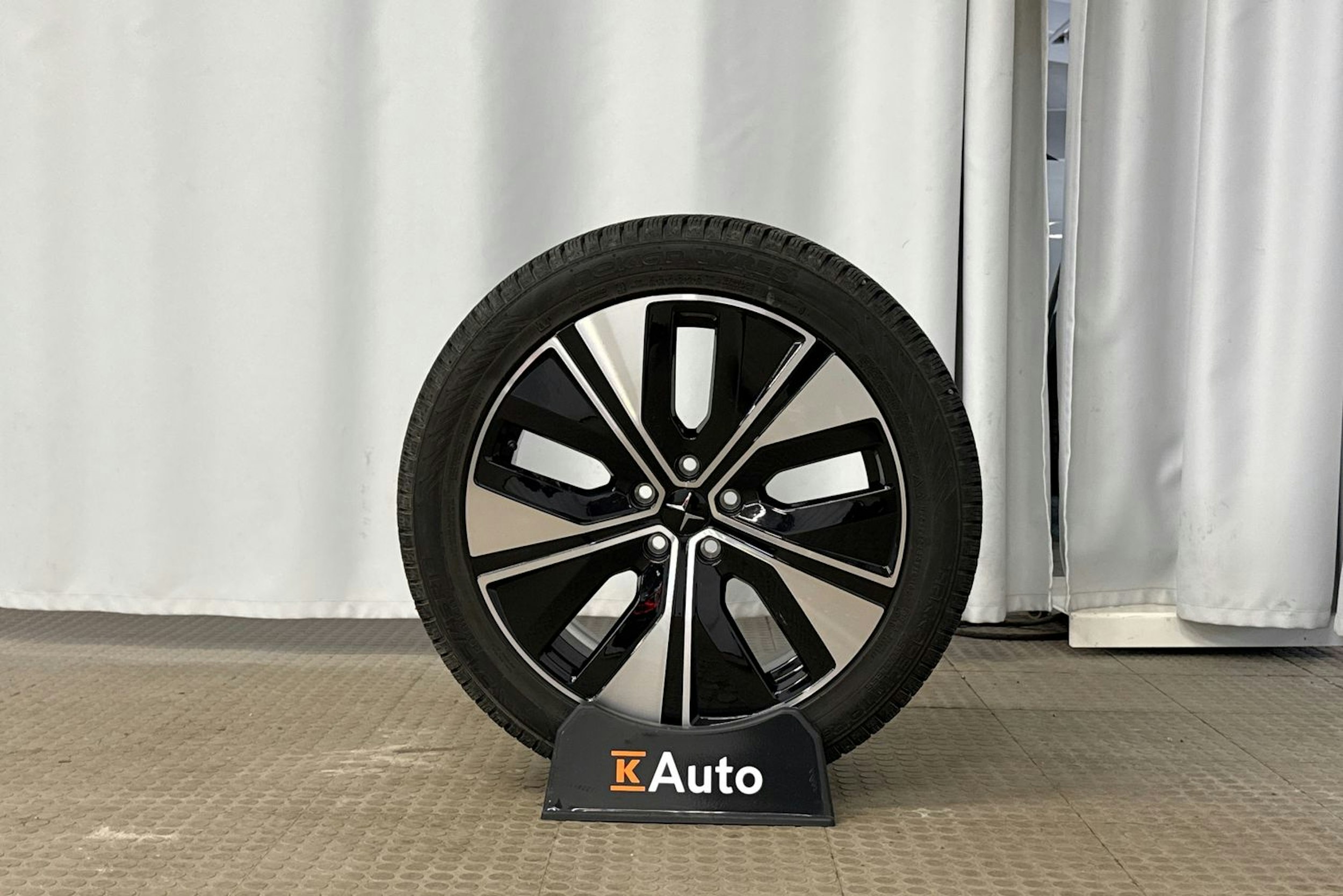 musta Polestar 2 2024 kuva 29.