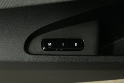 musta Polestar 2 2024 kuva 17.