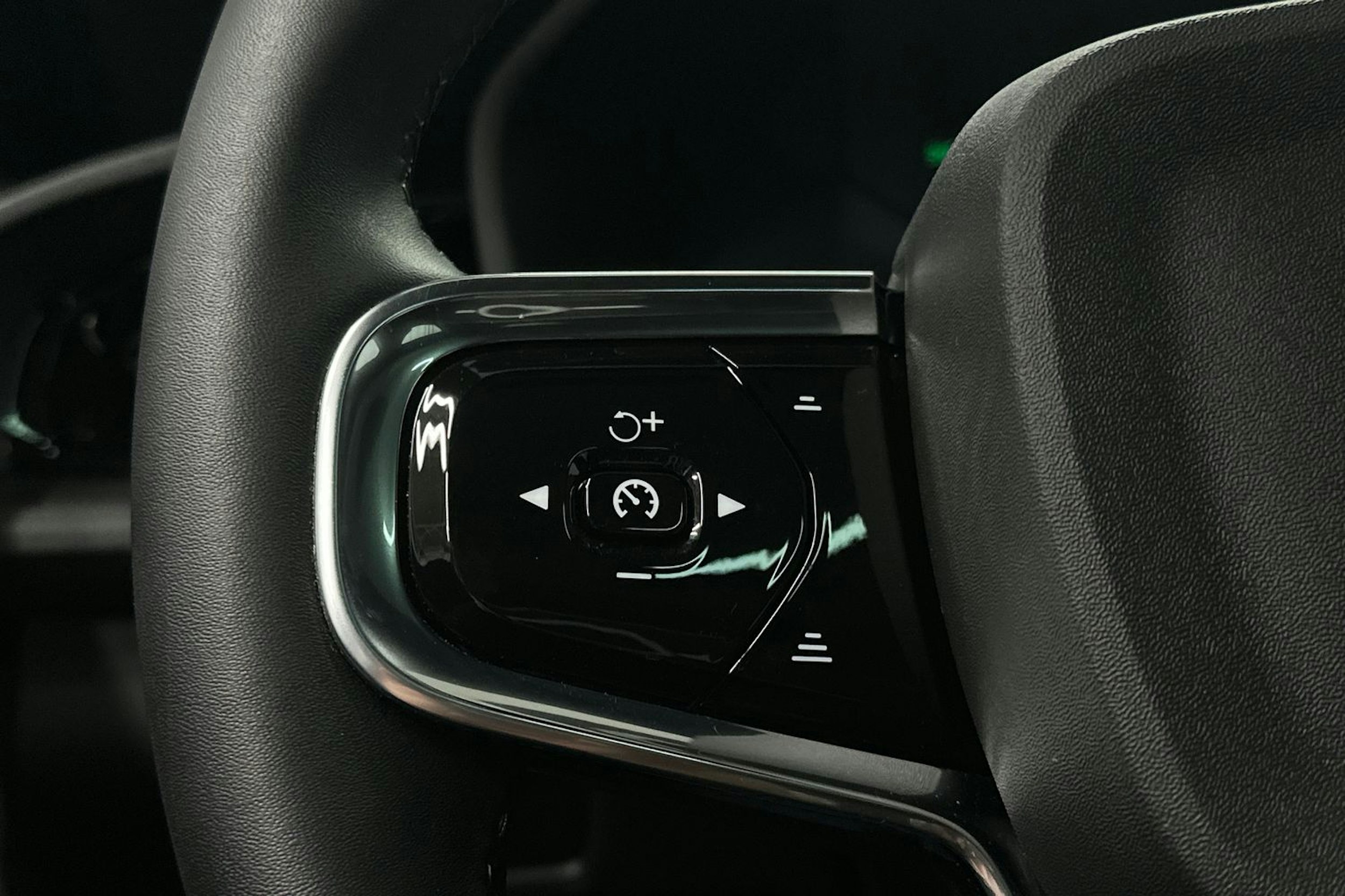 musta Polestar 2 2024 kuva 18.