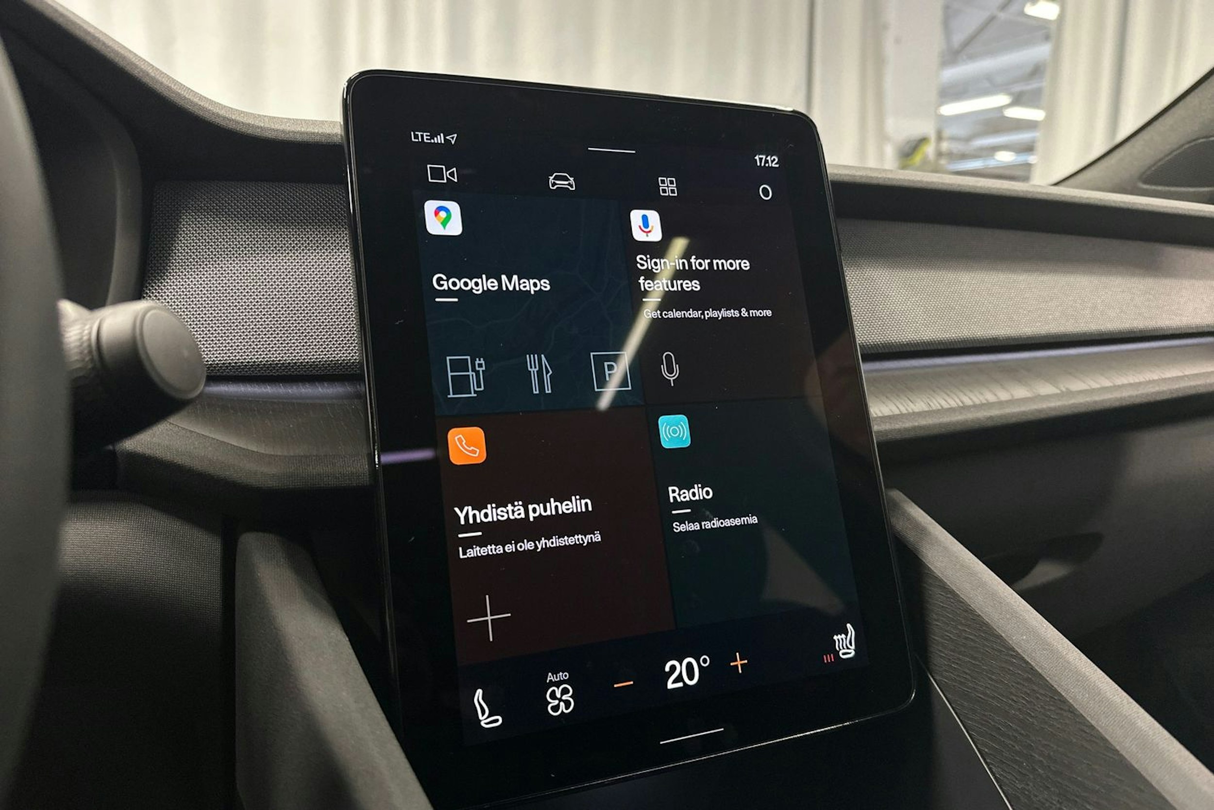 musta Polestar 2 2024 kuva 21.