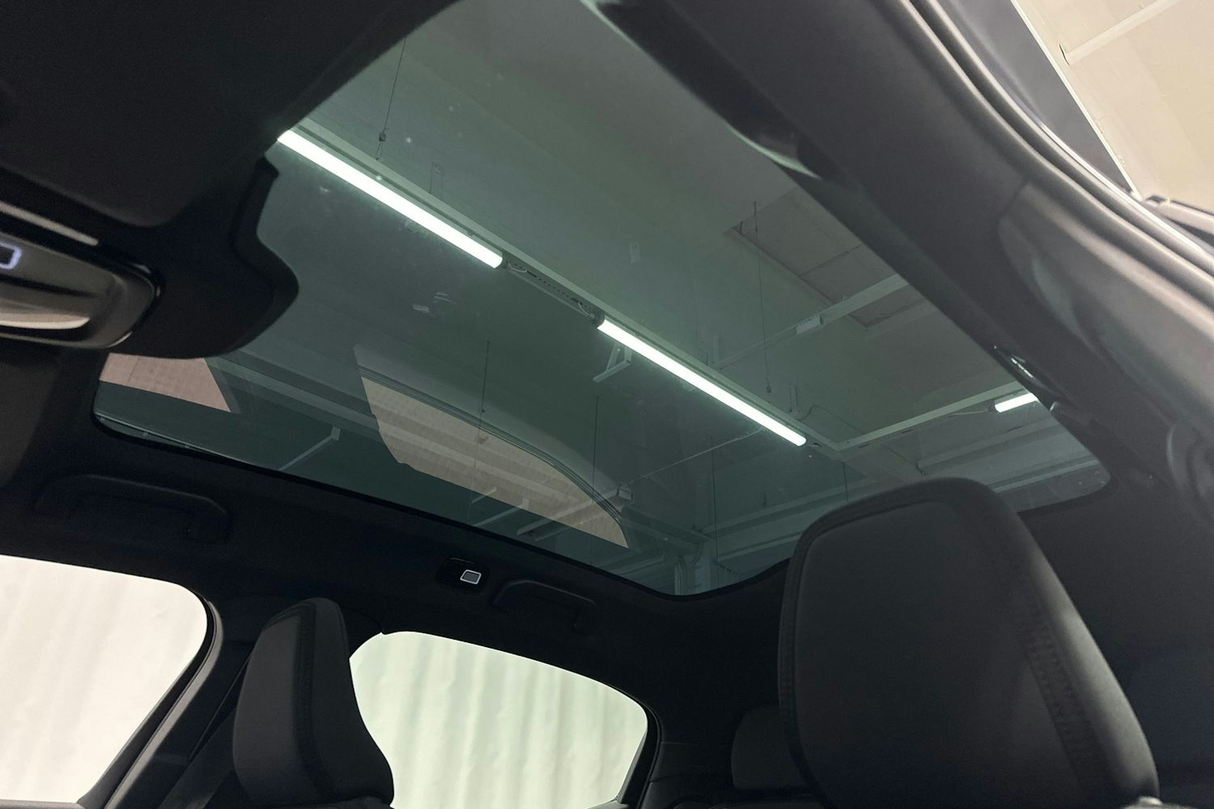 musta Polestar 2 2024 kuva 35.
