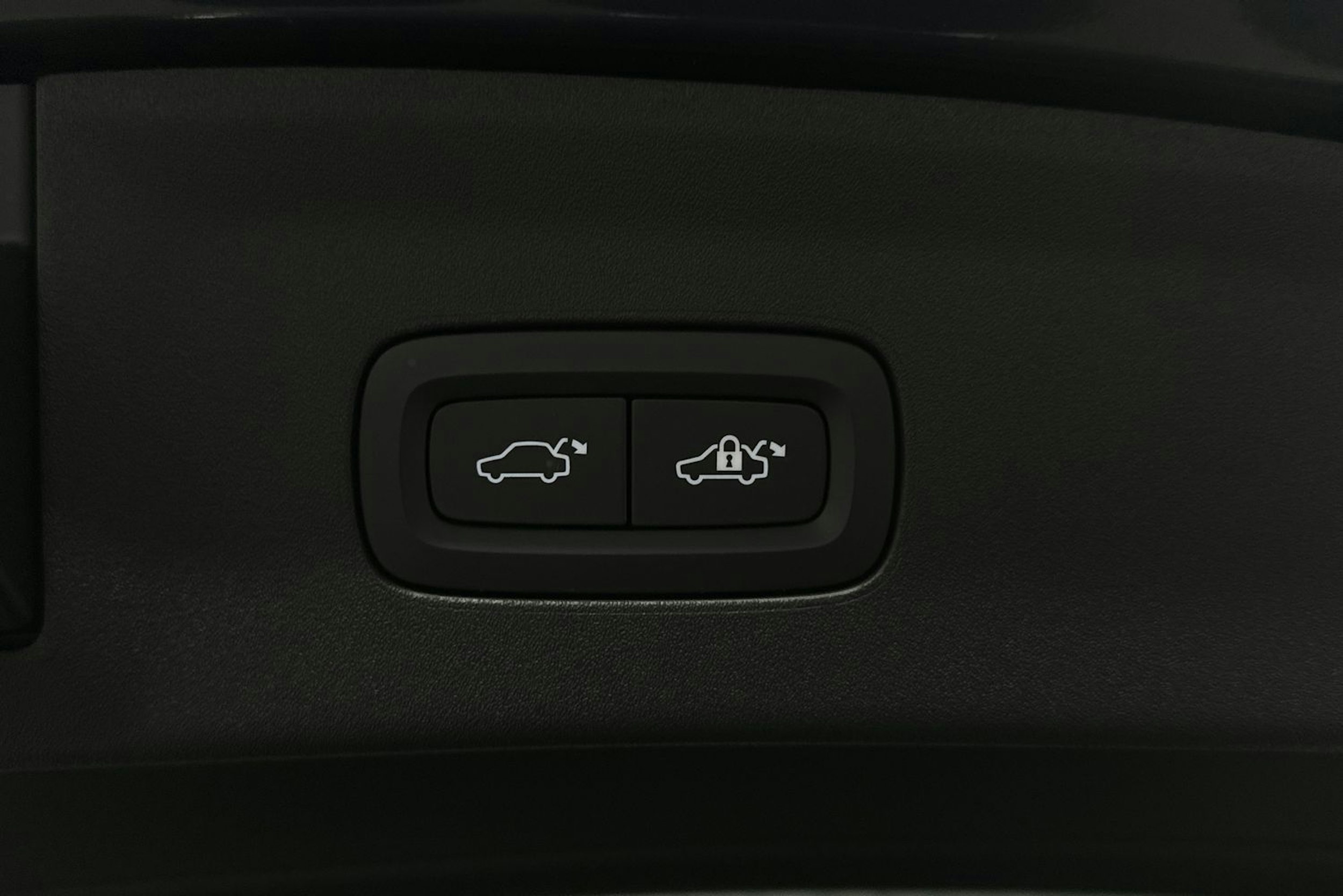 musta Polestar 2 2024 kuva 37.
