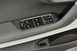 harmaa Polestar 2 2024 kuva 15.