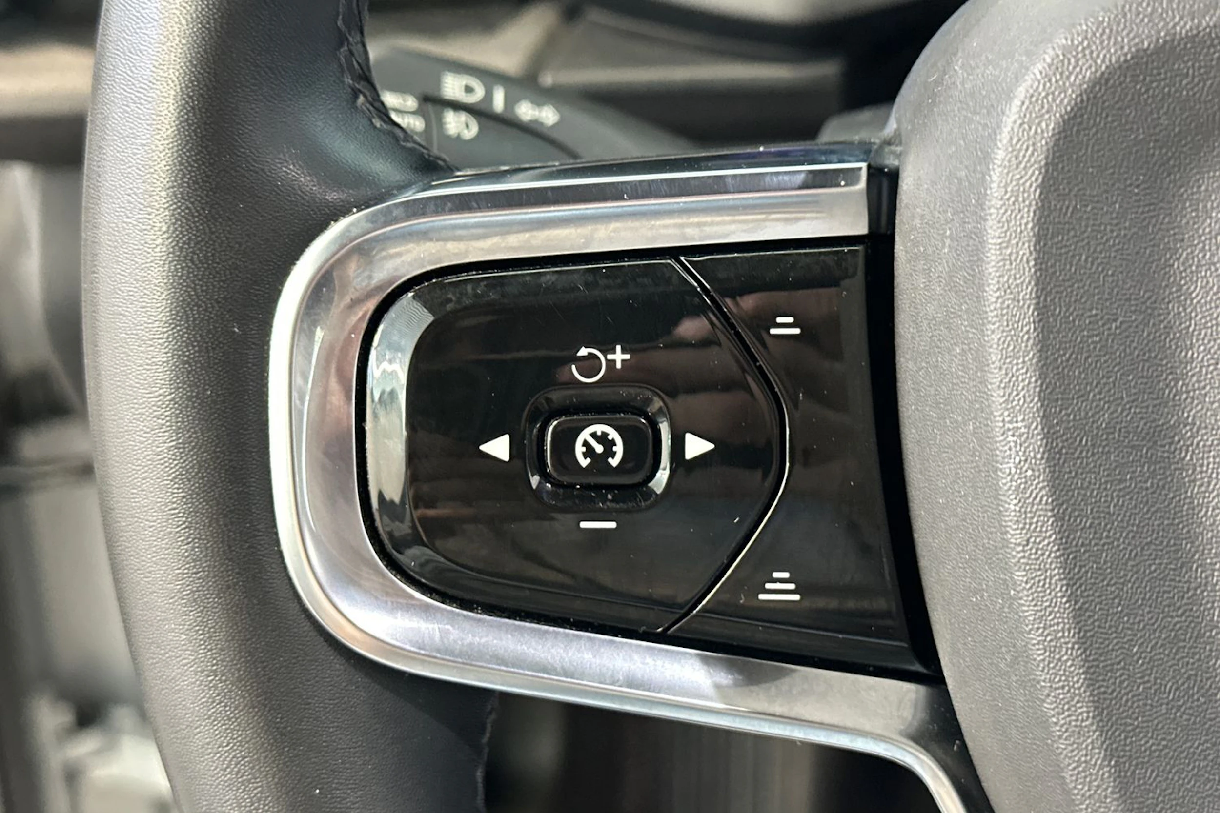 harmaa Polestar 2 2024 kuva 18.