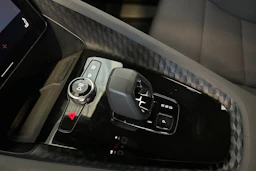 harmaa Polestar 2 2024 kuva 21.