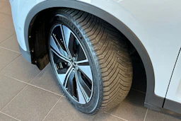 harmaa Polestar 2 2024 kuva 27.