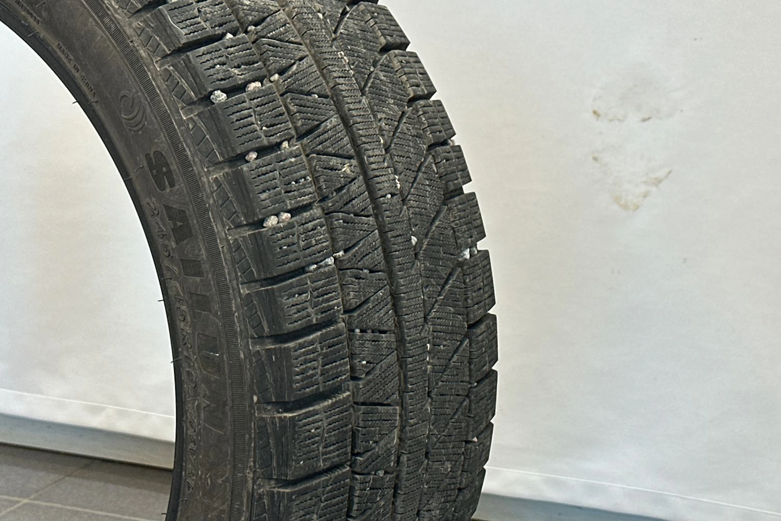 harmaa Polestar 2 2024 kuva 28.