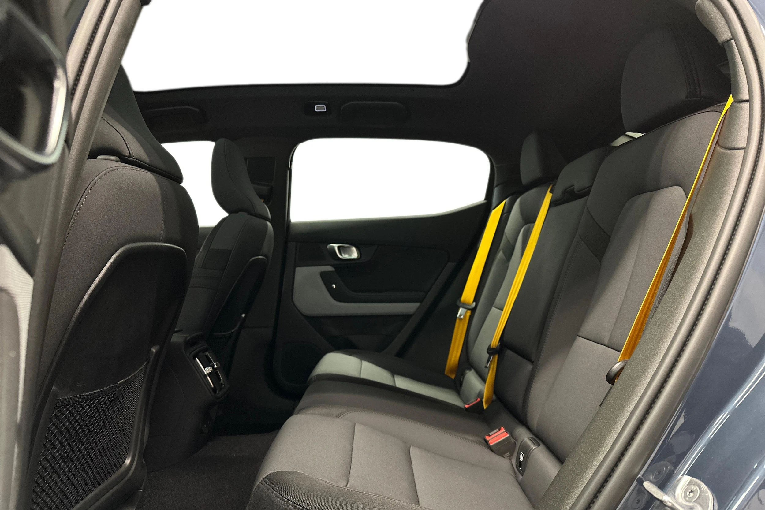 sininen Polestar 2 2024 kuva 8.