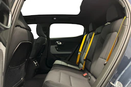 sininen Polestar 2 2024 kuva 8.