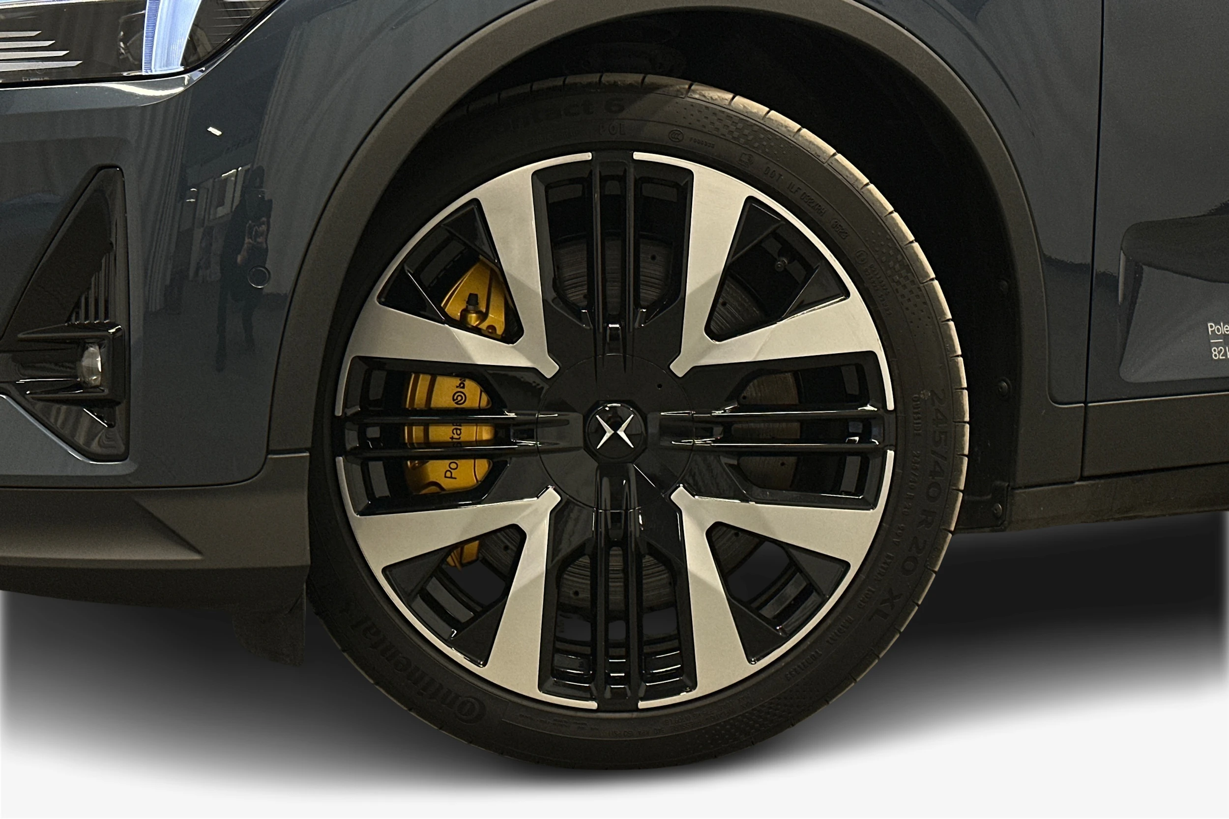 sininen Polestar 2 2024 kuva 9.