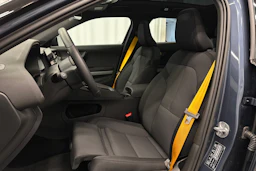 sininen Polestar 2 2024 kuva 13.