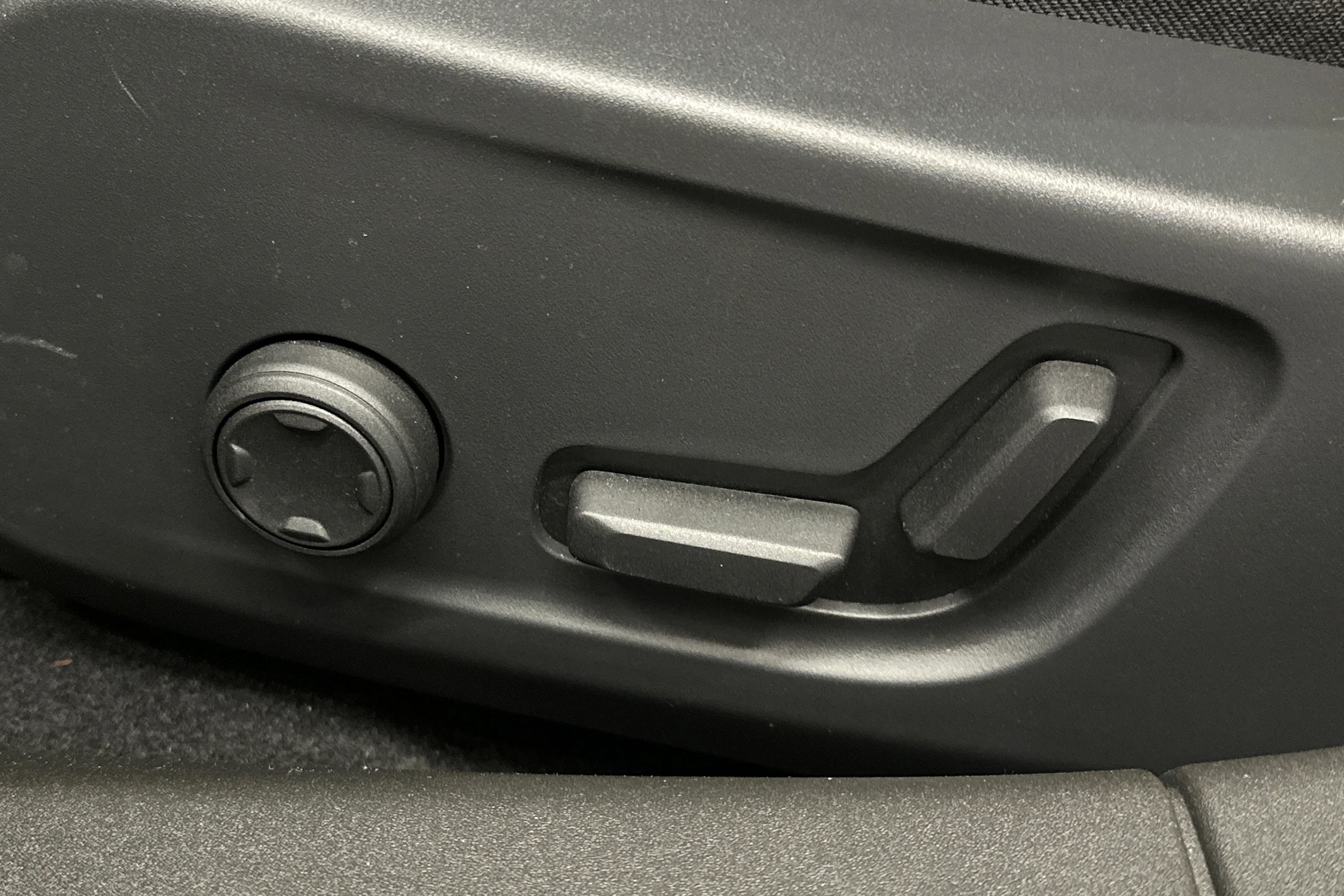 sininen Polestar 2 2024 kuva 14.