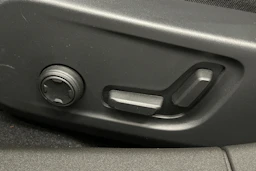 sininen Polestar 2 2024 kuva 14.