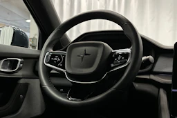 sininen Polestar 2 2024 kuva 17.