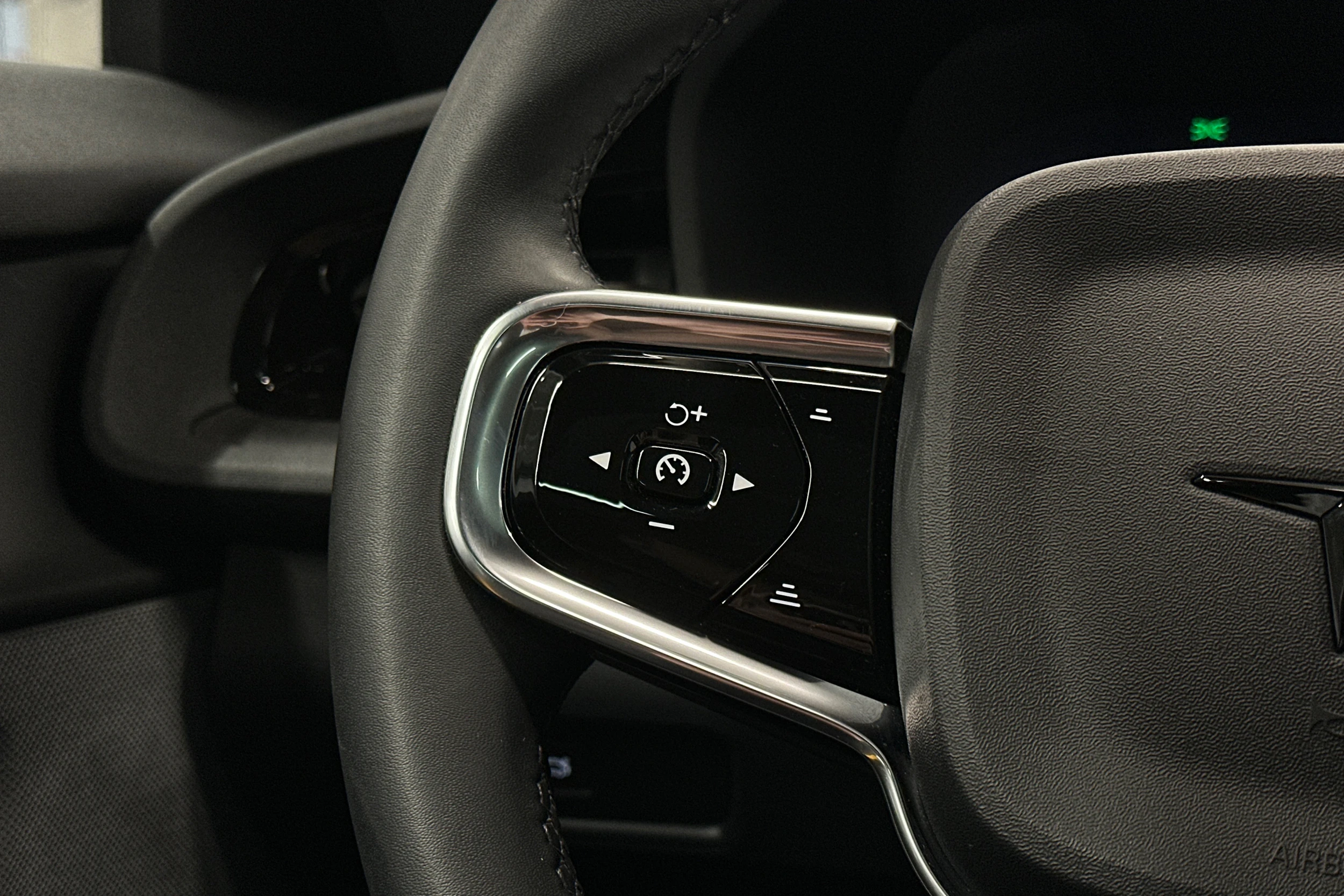 sininen Polestar 2 2024 kuva 18.