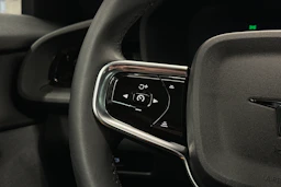 sininen Polestar 2 2024 kuva 18.