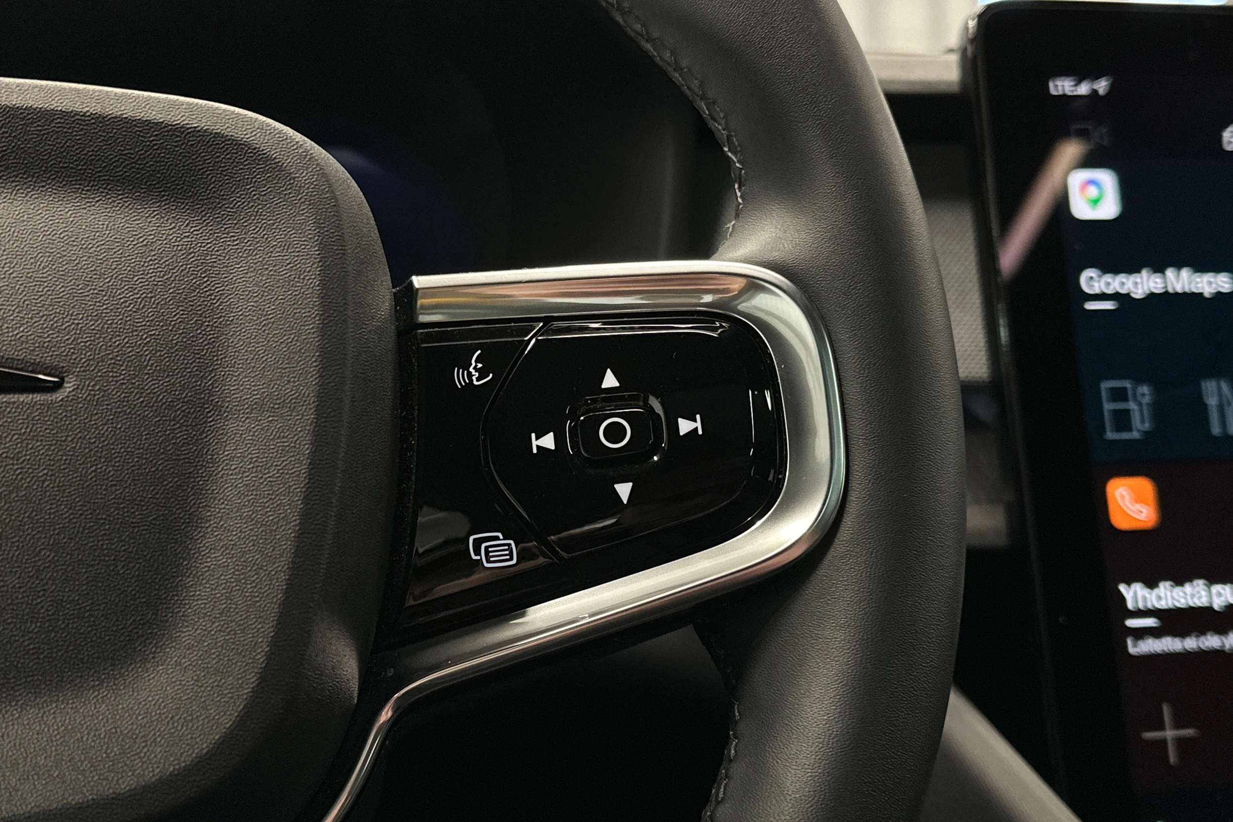 sininen Polestar 2 2024 kuva 19.