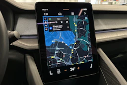 sininen Polestar 2 2024 kuva 22.