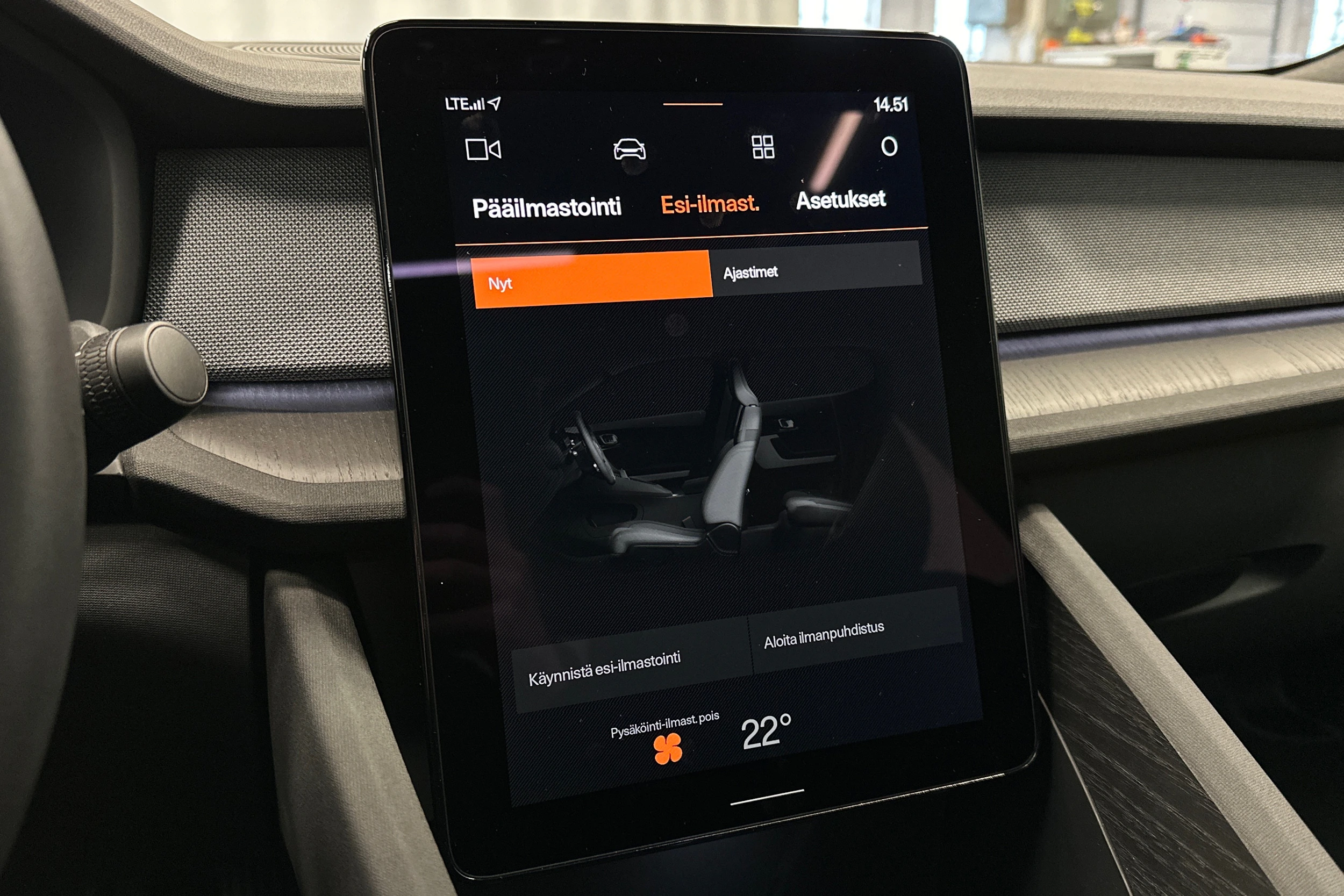 sininen Polestar 2 2024 kuva 24.