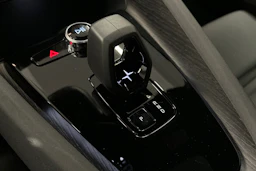 sininen Polestar 2 2024 kuva 27.