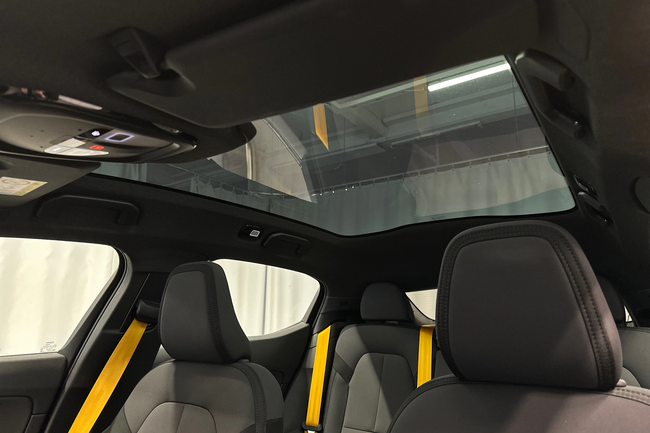 sininen Polestar 2 2024 kuva 28.