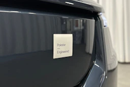 sininen Polestar 2 2024 kuva 30.