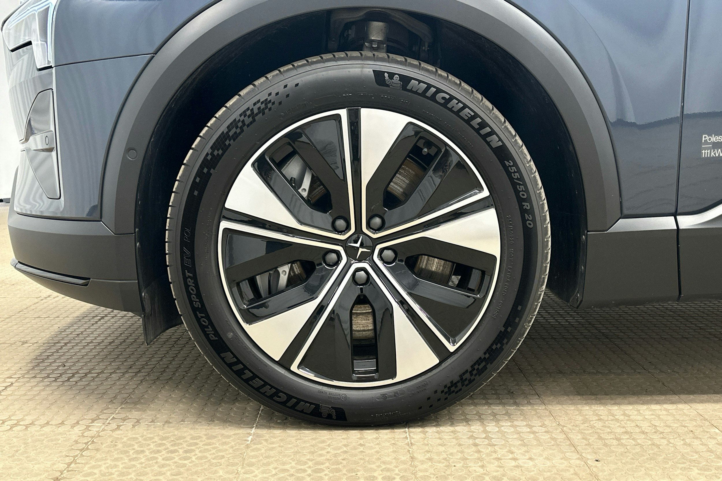 sininen Polestar 3 2025 kuva 30.