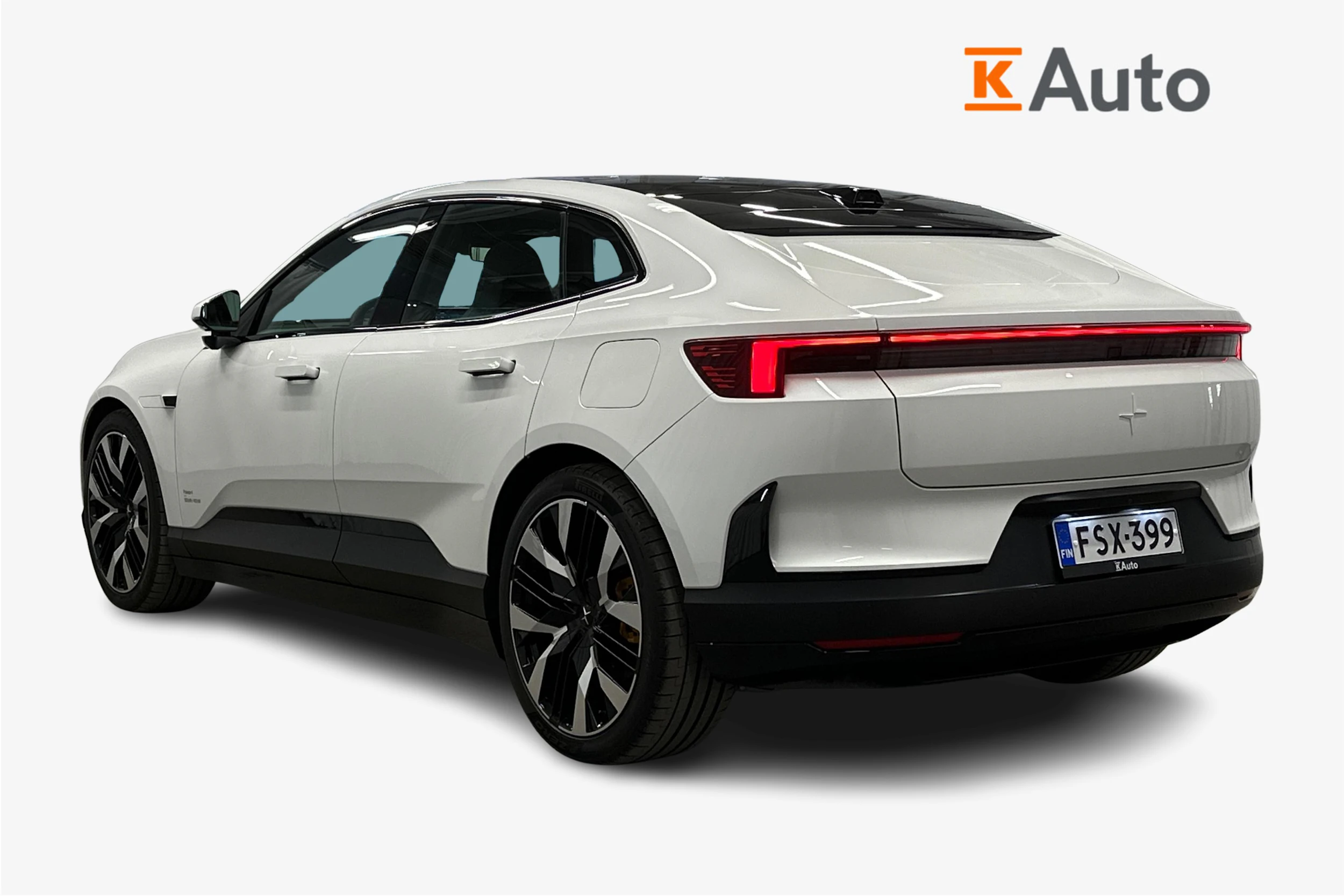 valkoinen Polestar 4 2024 kuva 3.