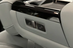 valkoinen Polestar 4 2024 kuva 17.