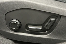 valkoinen Polestar 4 2024 kuva 20.