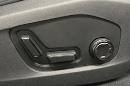 valkoinen Polestar 4 2024 kuva 21.