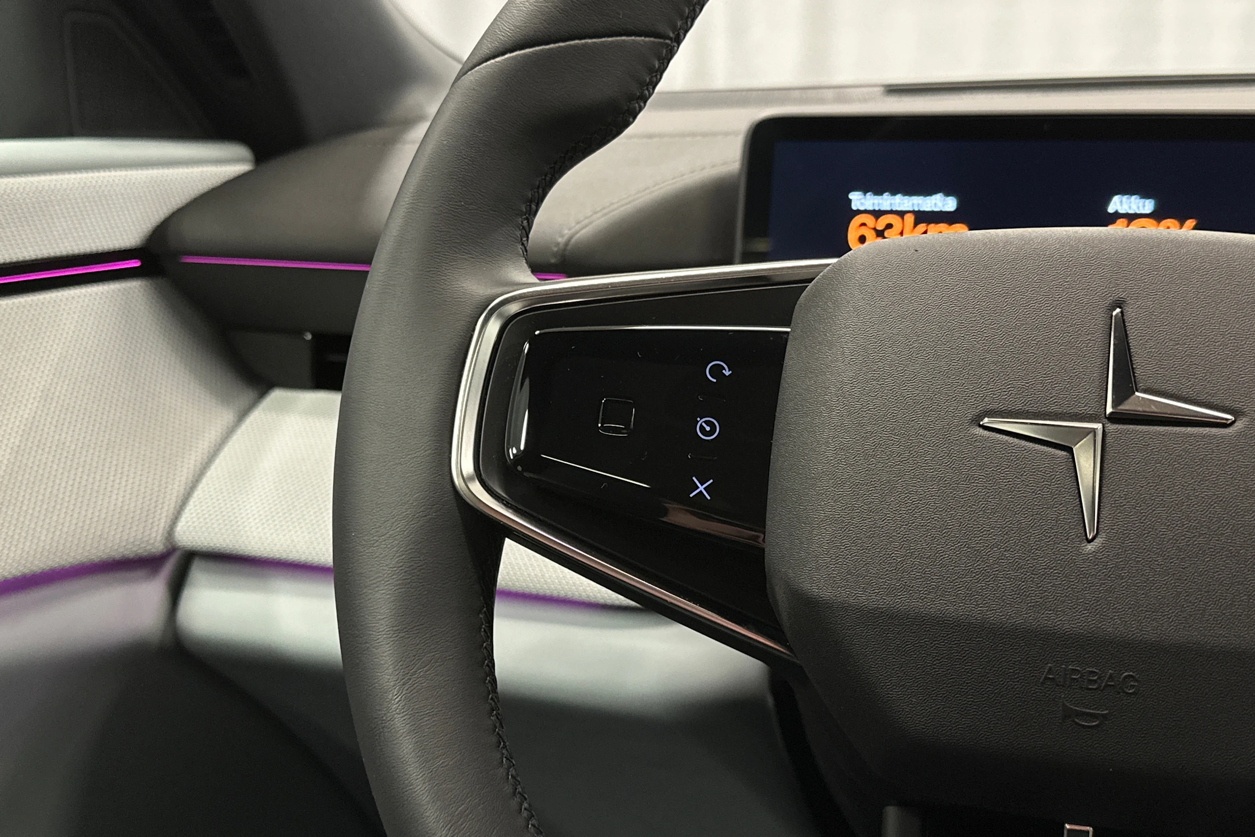 valkoinen Polestar 4 2024 kuva 24.