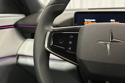 valkoinen Polestar 4 2024 kuva 24.