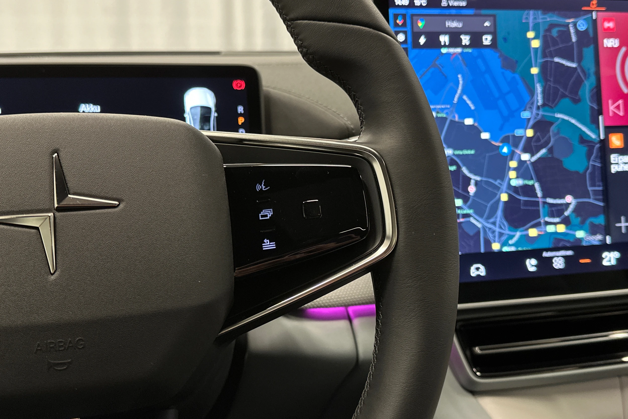 valkoinen Polestar 4 2024 kuva 25.