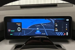 valkoinen Polestar 4 2024 kuva 27.