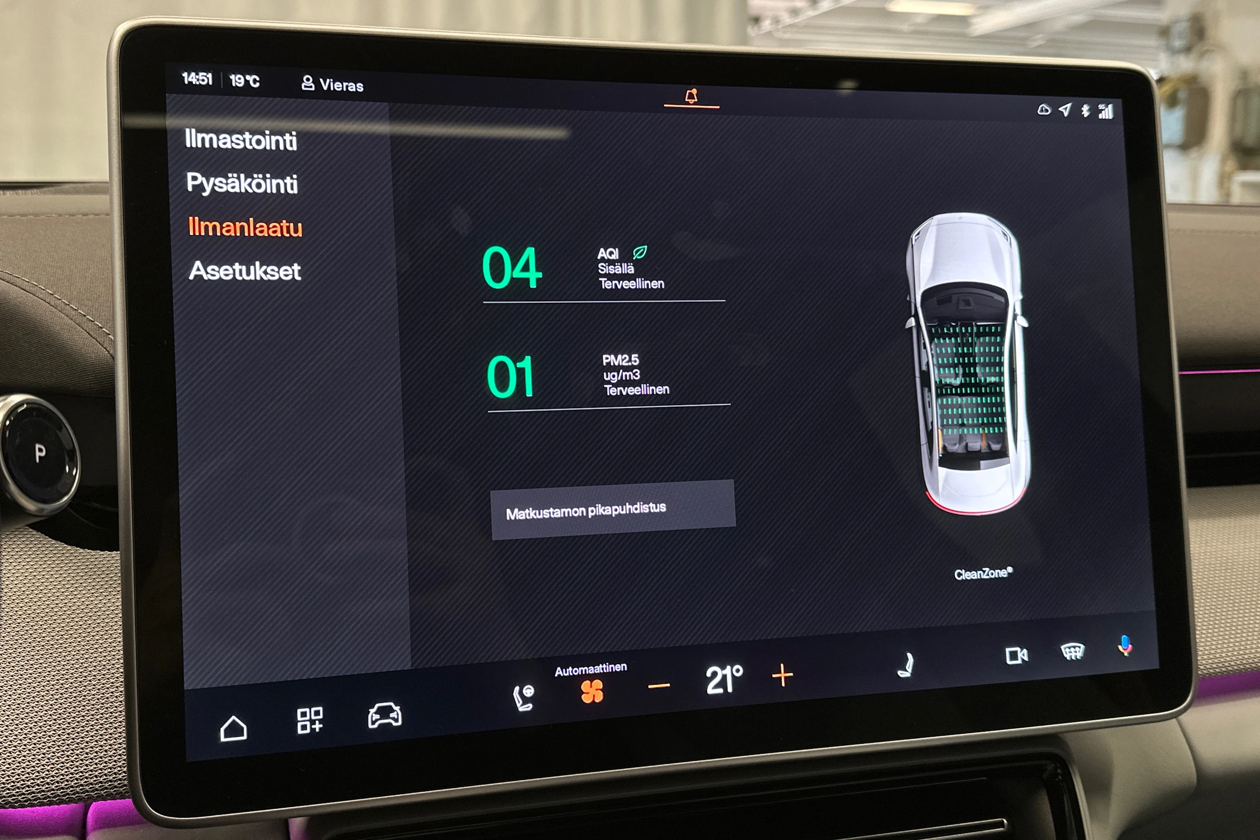 valkoinen Polestar 4 2024 kuva 35.
