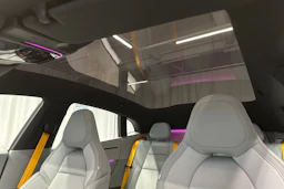 valkoinen Polestar 4 2024 kuva 39.