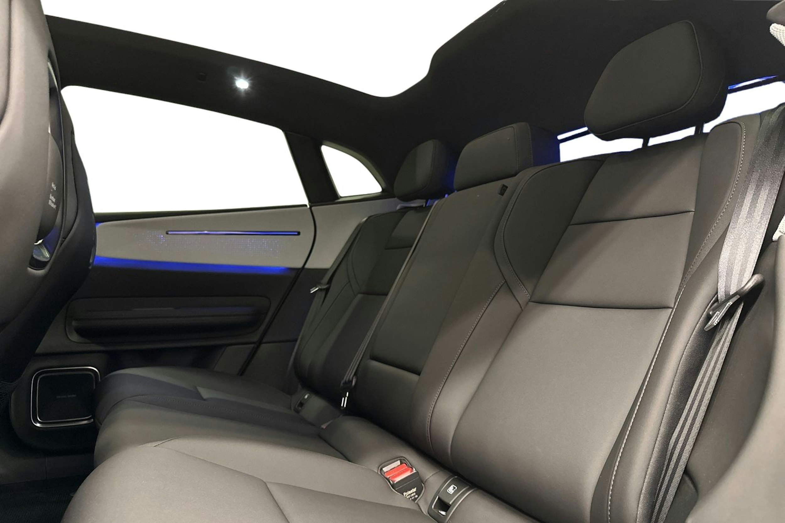 sininen Polestar 4 2024 kuva 10.