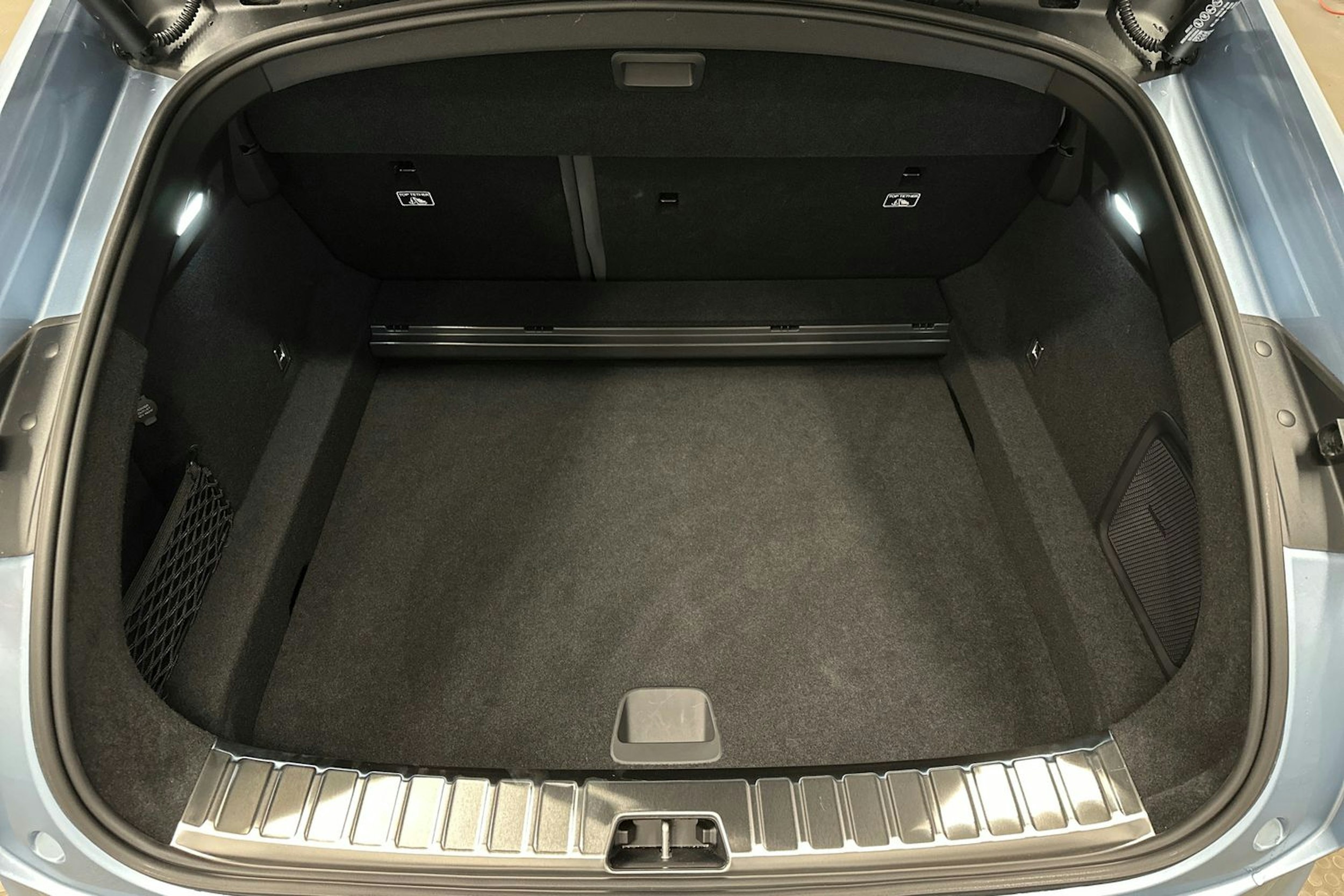 sininen Polestar 4 2024 kuva 14.