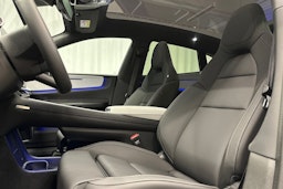 sininen Polestar 4 2024 kuva 18.