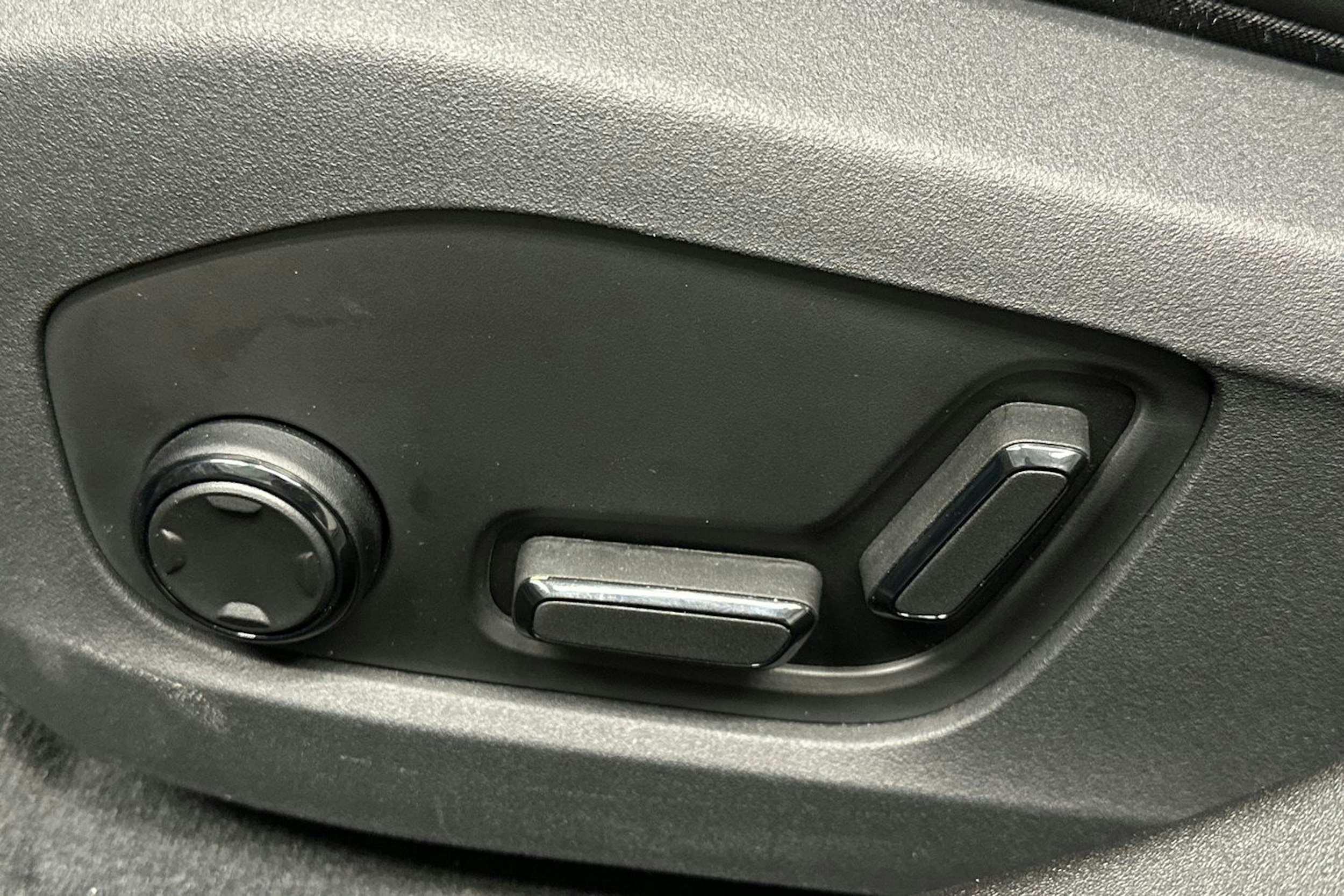 sininen Polestar 4 2024 kuva 19.