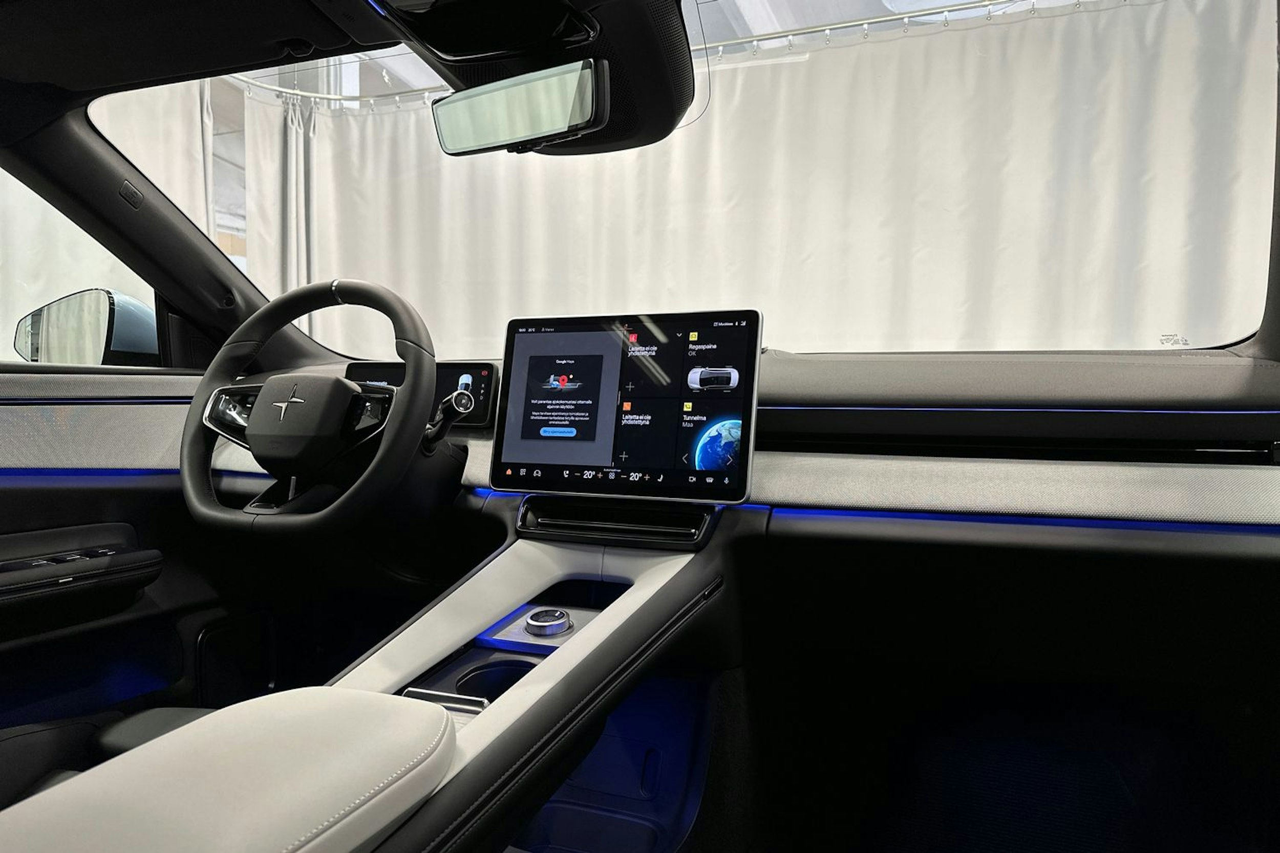 sininen Polestar 4 2024 kuva 20.