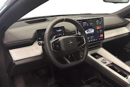 harmaa Polestar 4 2025 kuva 3.