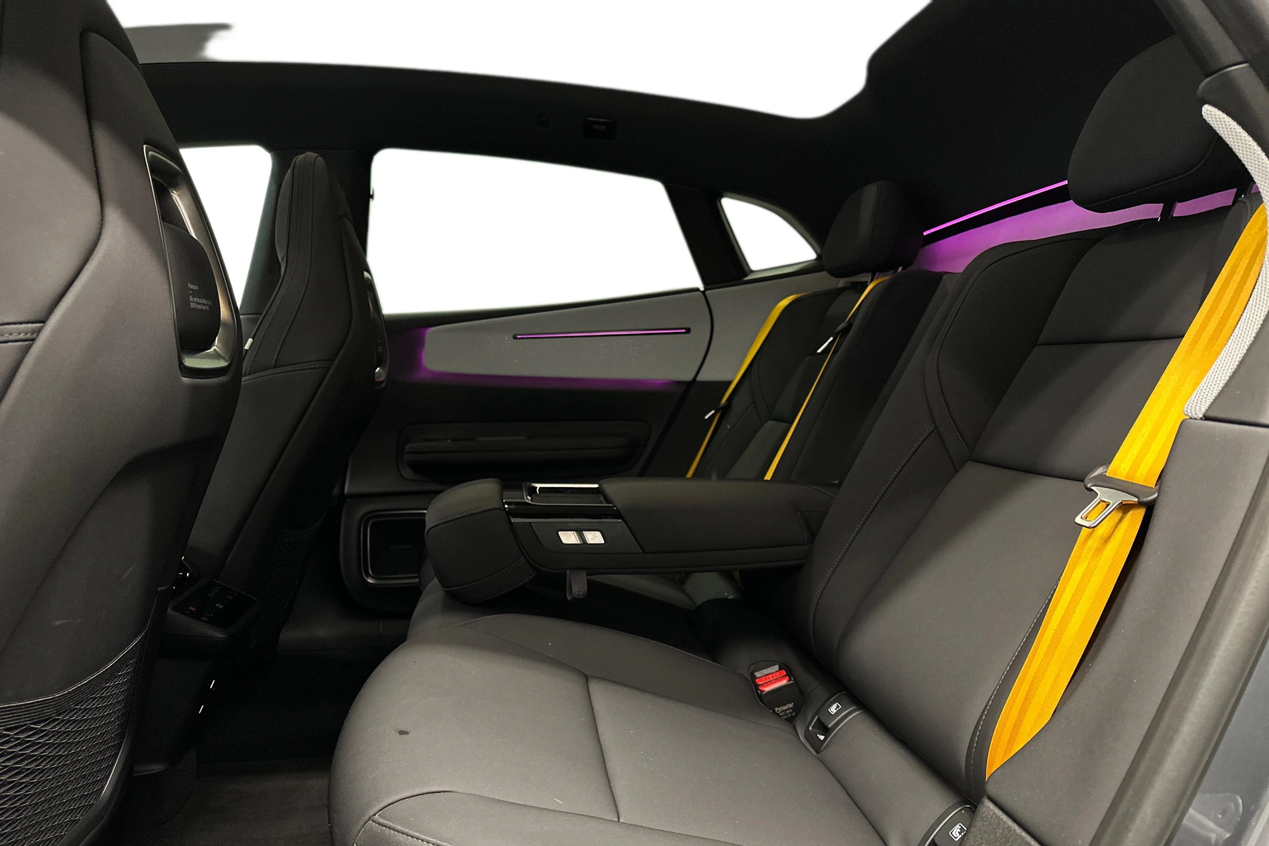 harmaa Polestar 4 2025 kuva 11.