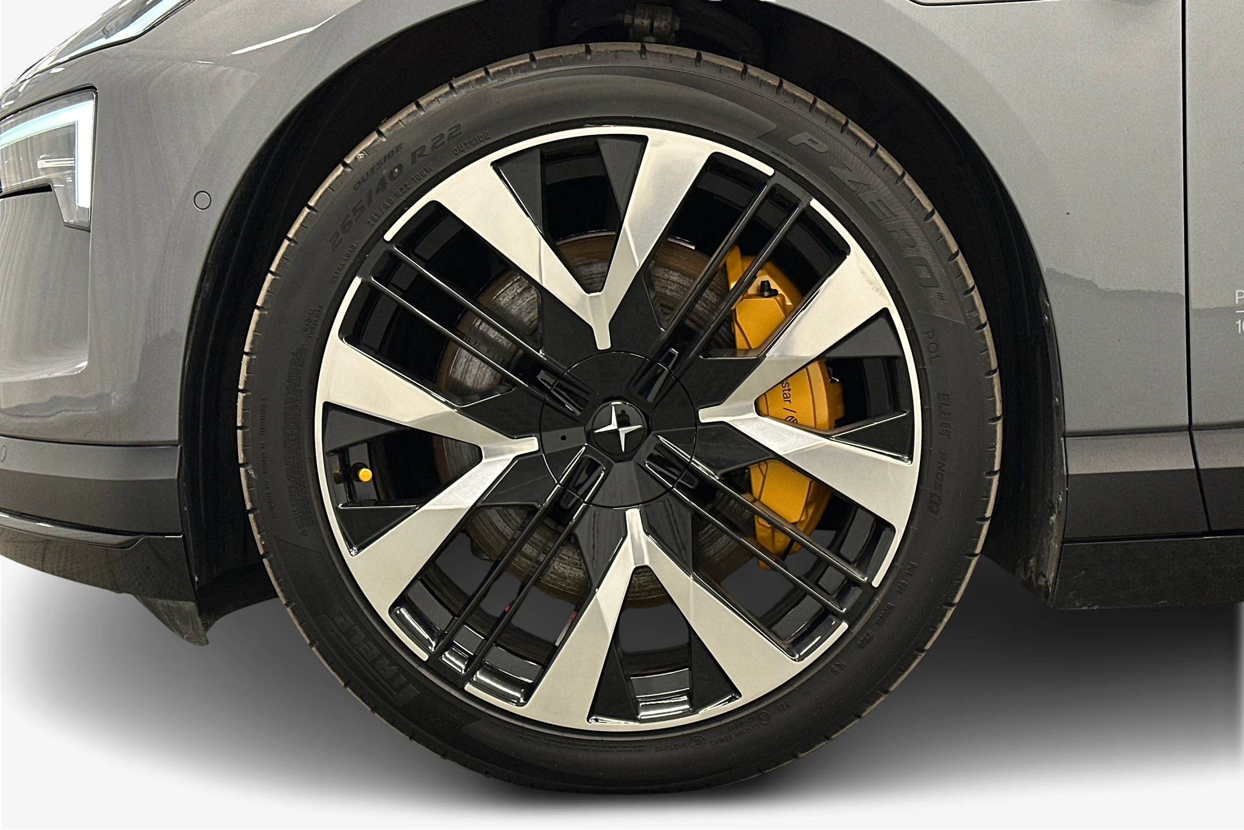 harmaa Polestar 4 2025 kuva 12.