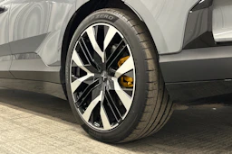 harmaa Polestar 4 2025 kuva 13.