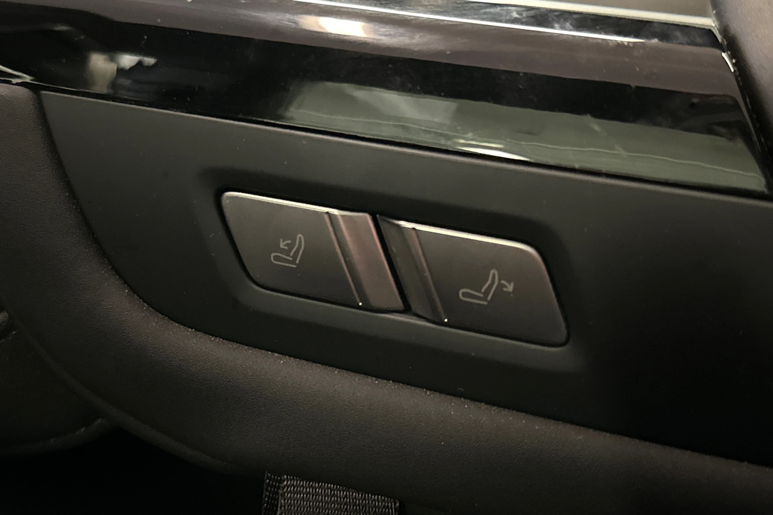 harmaa Polestar 4 2025 kuva 18.