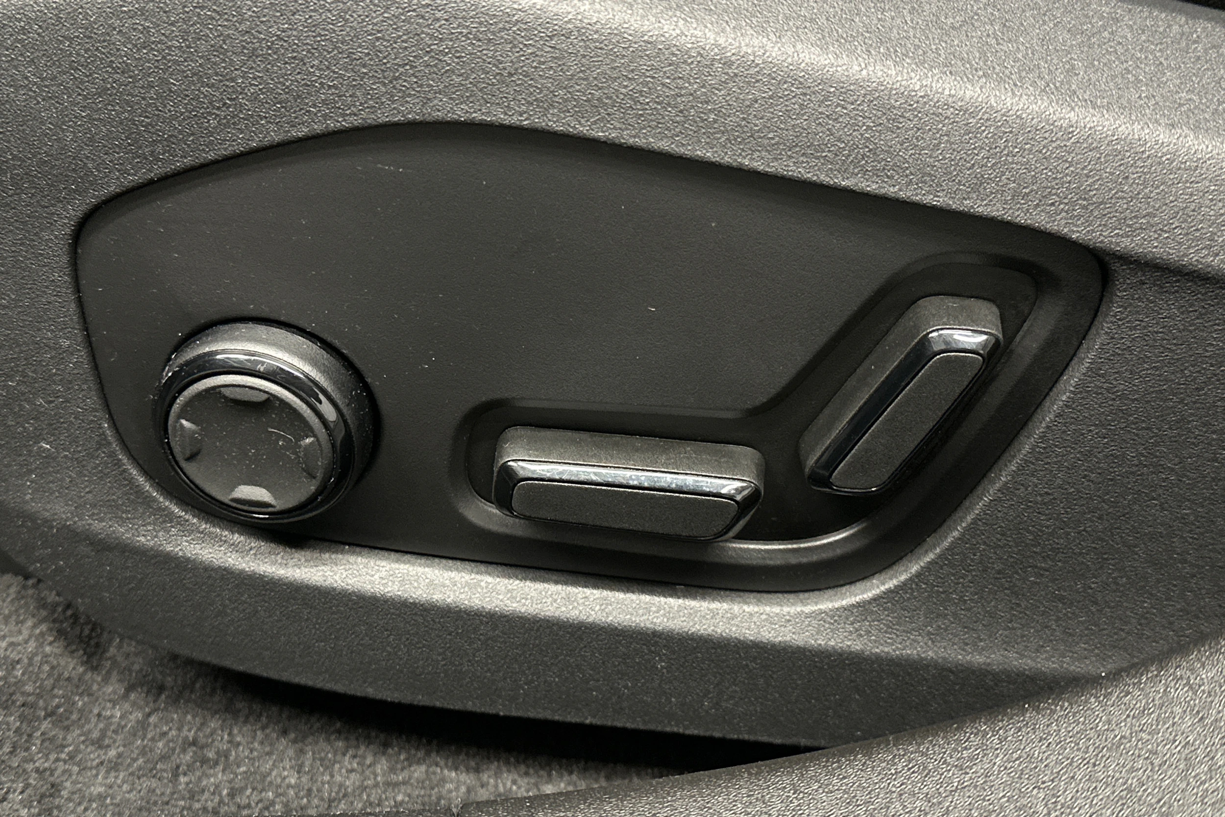 harmaa Polestar 4 2025 kuva 21.