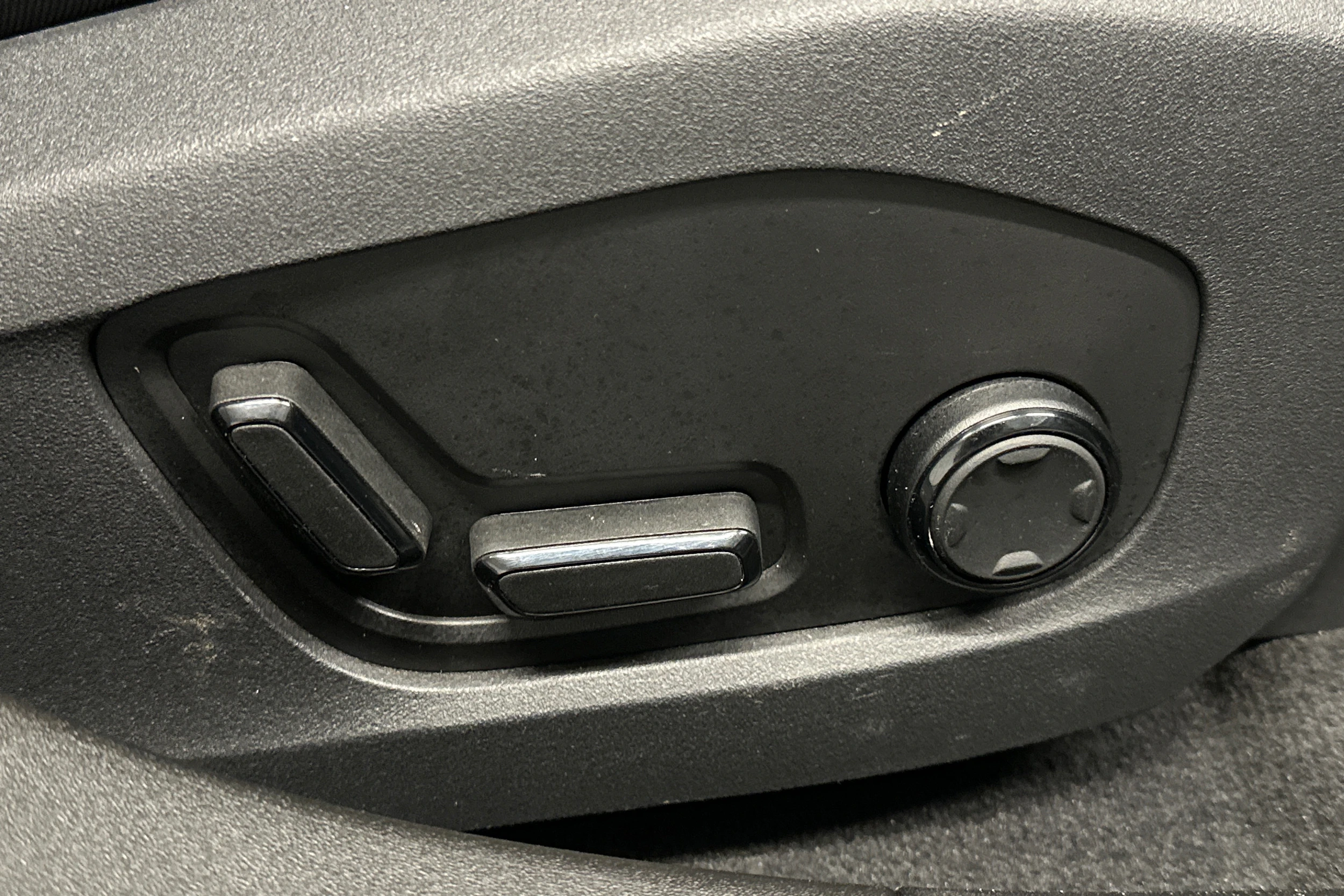 harmaa Polestar 4 2025 kuva 22.