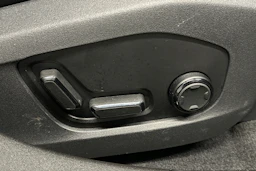 harmaa Polestar 4 2025 kuva 22.